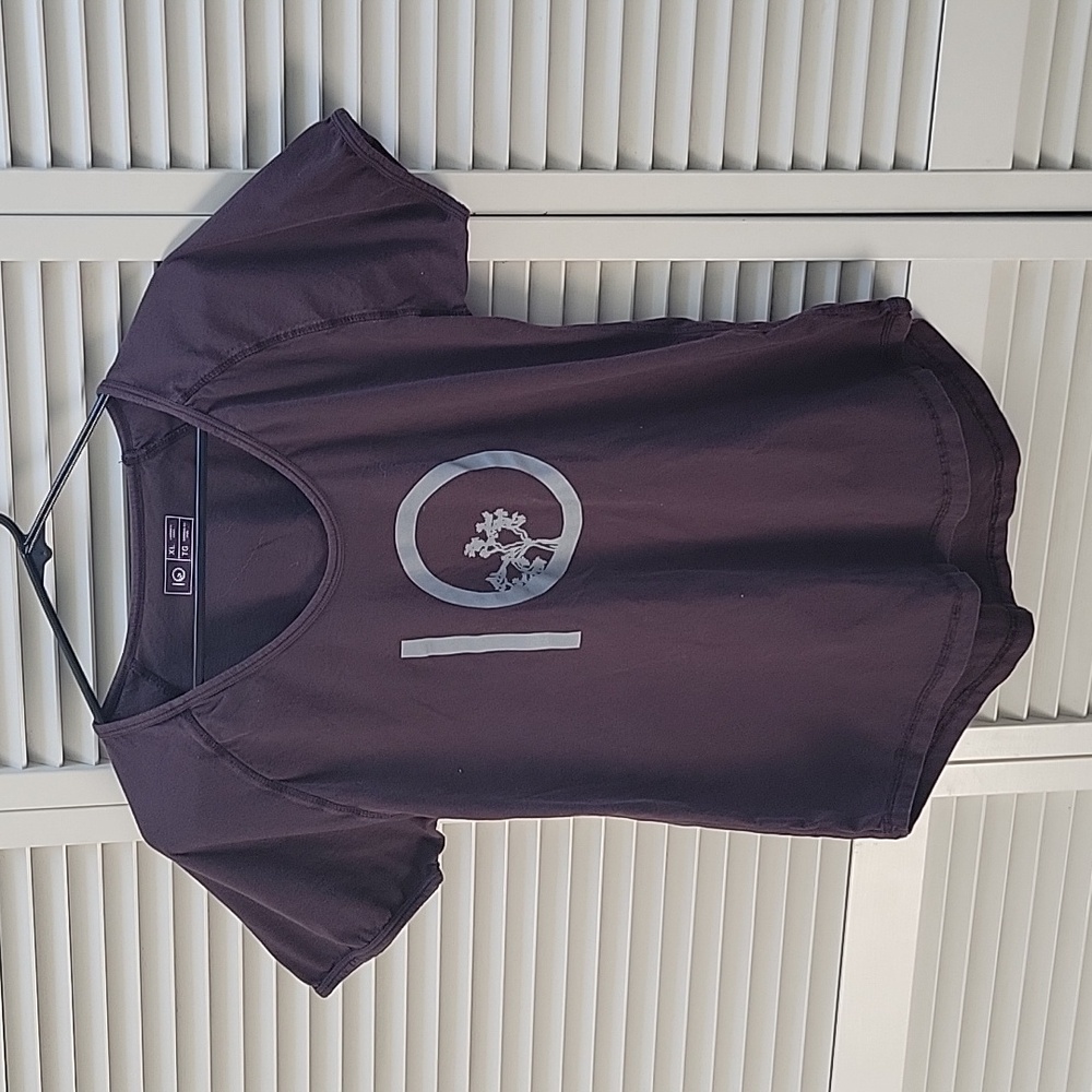 IO Women's Shirt SZ XL